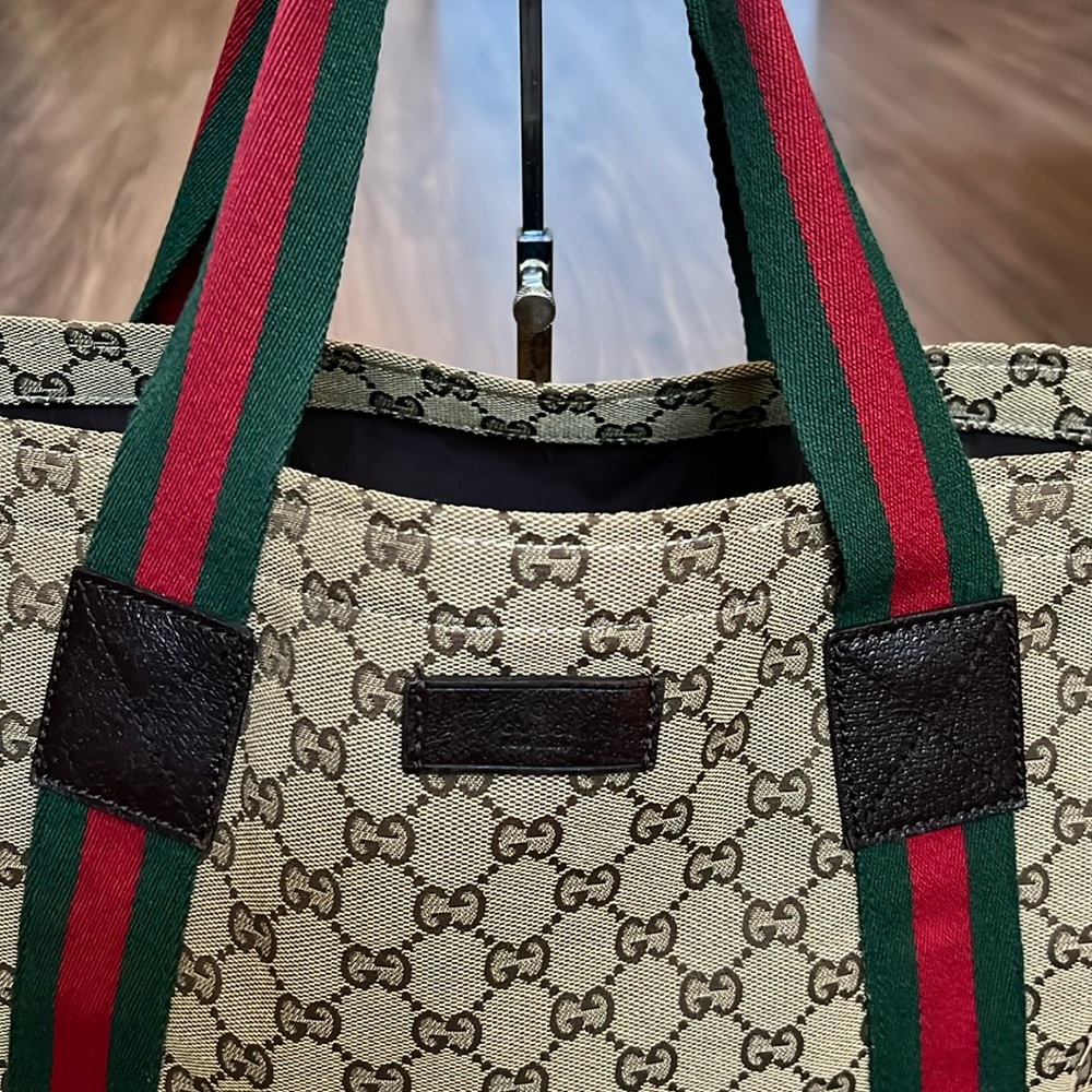A307- 💯% authentic Gucci tote bag - Picture 9 of 16